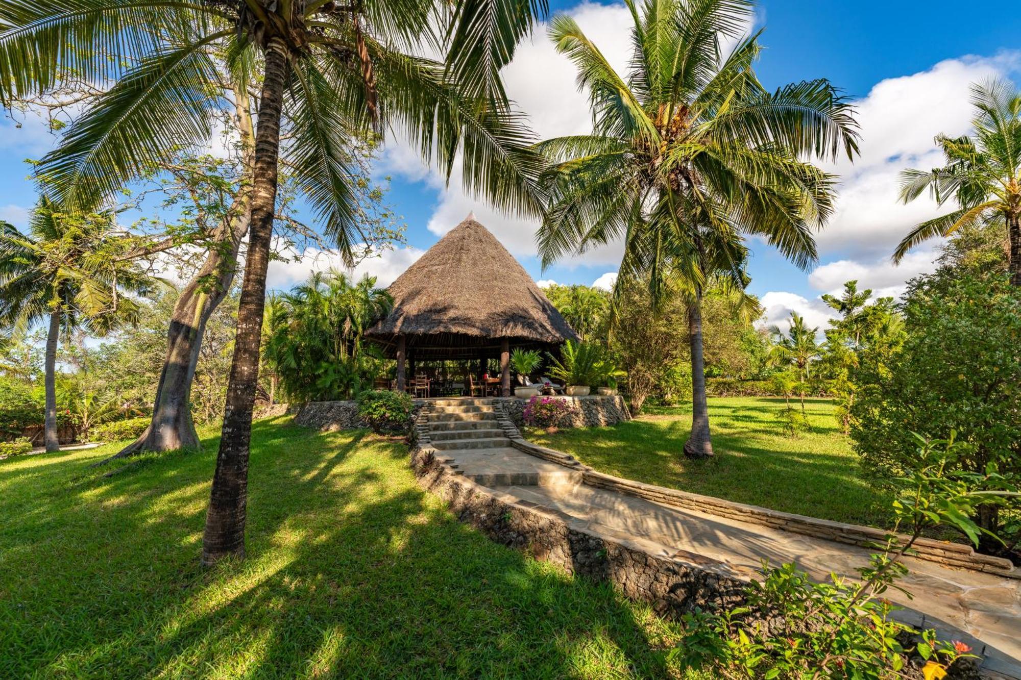 Diani Marine Divers Village Діані-Біч Екстер'єр фото